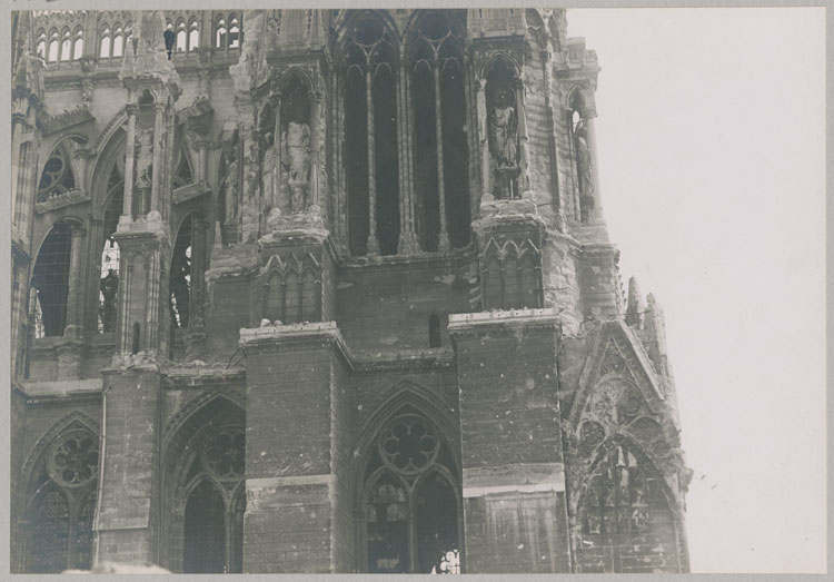 Façade nord depuis la place du Parvis