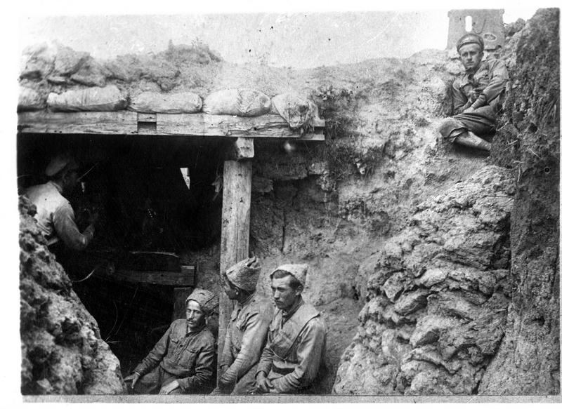 Galicie. Une mitrailleuse dans les tranchées tchécoslovaques