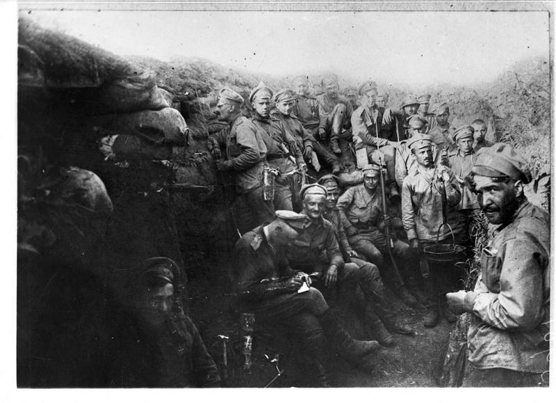 Galicie. Repas dans la tranchée tchécoslovaque