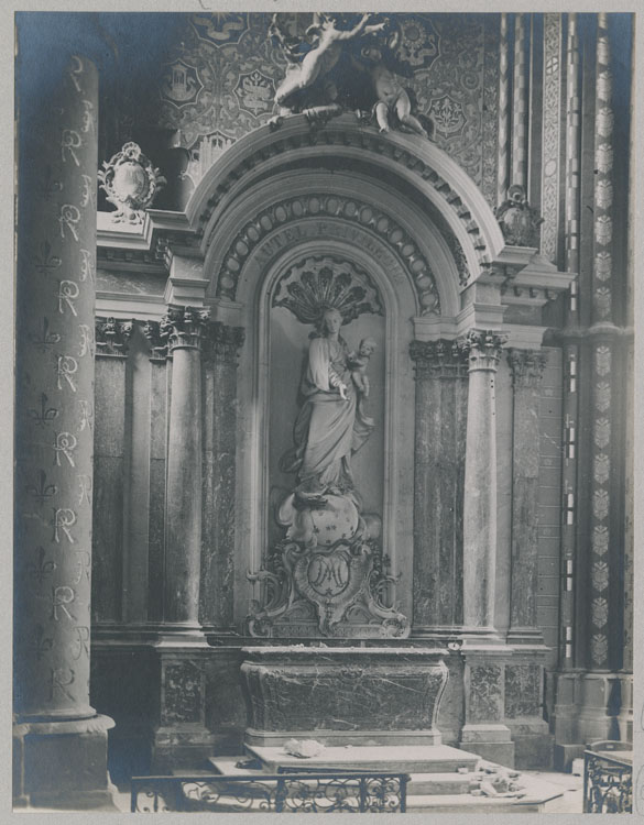 Transept, croisillon nord : autel de la chapelle de la Vierge