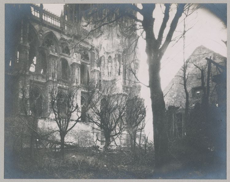 Façade nord depuis le 14 rue Robert-de-Coucy ; Les contreforts et la tour nord