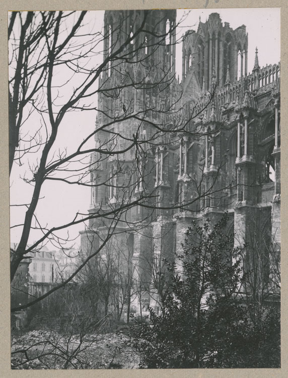 Façade sud-ouest, depuis le jardin du palais archiépiscopal