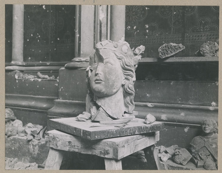 Statue : tête de la statue de l'Église, reconstituée, dans la chapelle de la Vierge