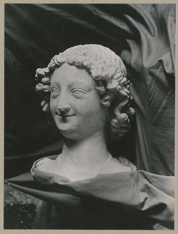 Statue : tête de l'ange au sourire, trois quarts face, d'après le moulage du Musée de sculpture comparée du Trocadéro