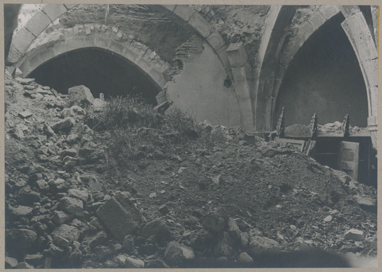 Chapelle basse : voûtes crevées par les bombardements