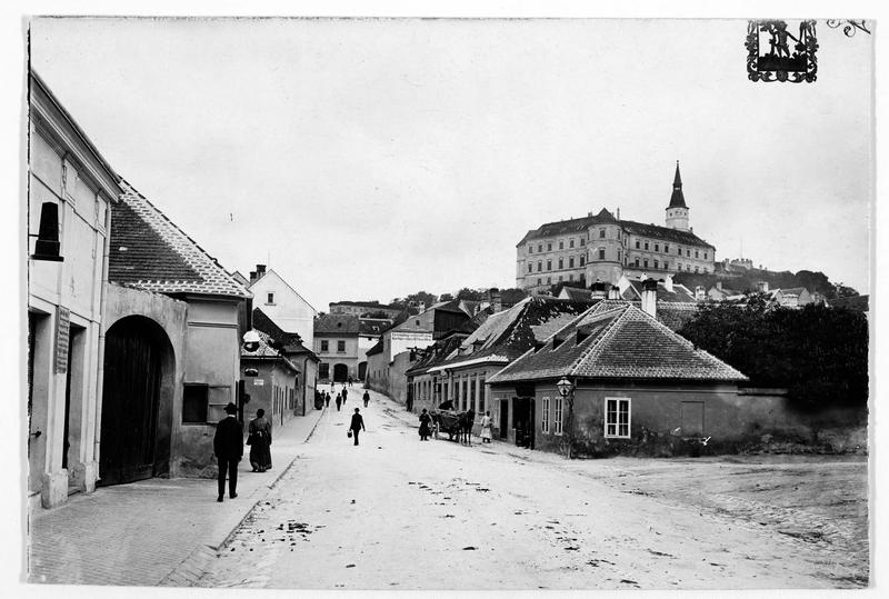 Le château de Nikolsburg où fut signée la paix entre l'Autriche et la Prusse, le 26 Juillet 1866