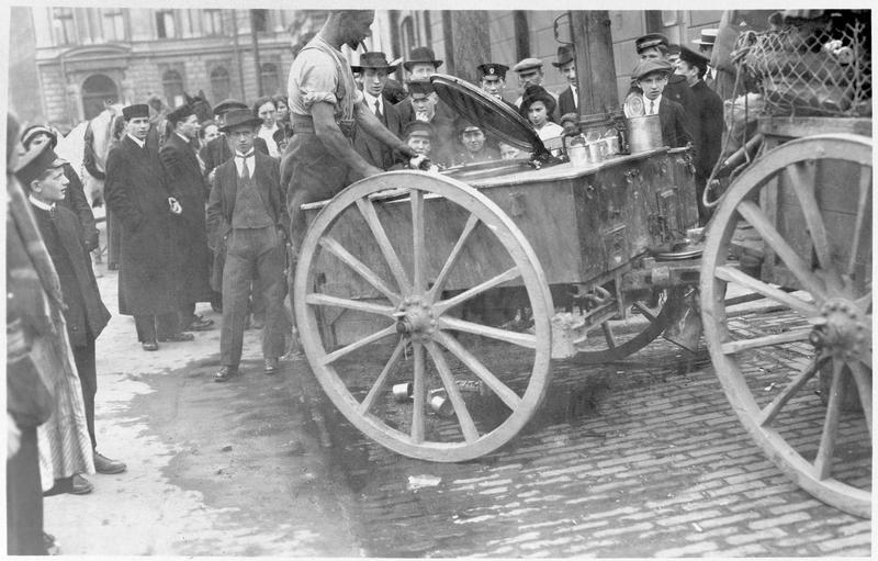 Cuisine roulante allemande dans les rue de Varsovie