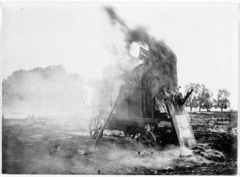 Campagne de Russie. Machines agricoles incendiées par les Russes dans leur fuite
