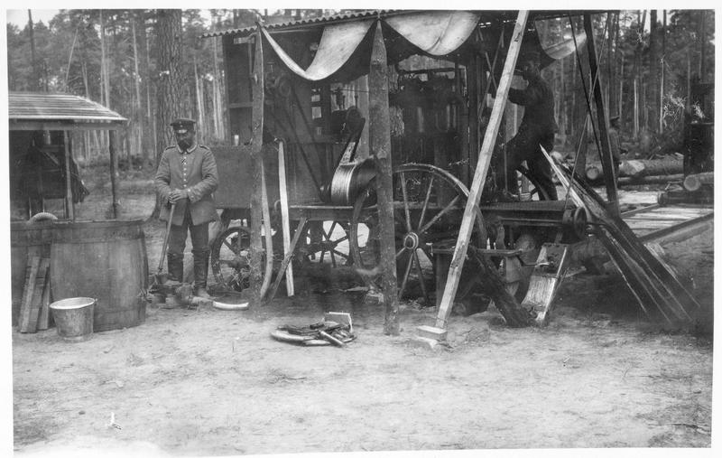 La coupe du bois, scierie de campagne, en Pologne russe