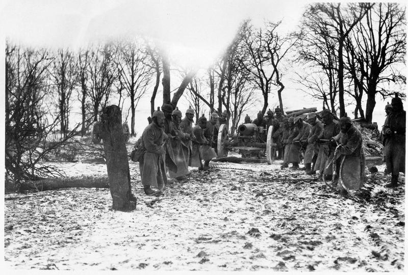 Canon allemand mis en position sur le front serbe