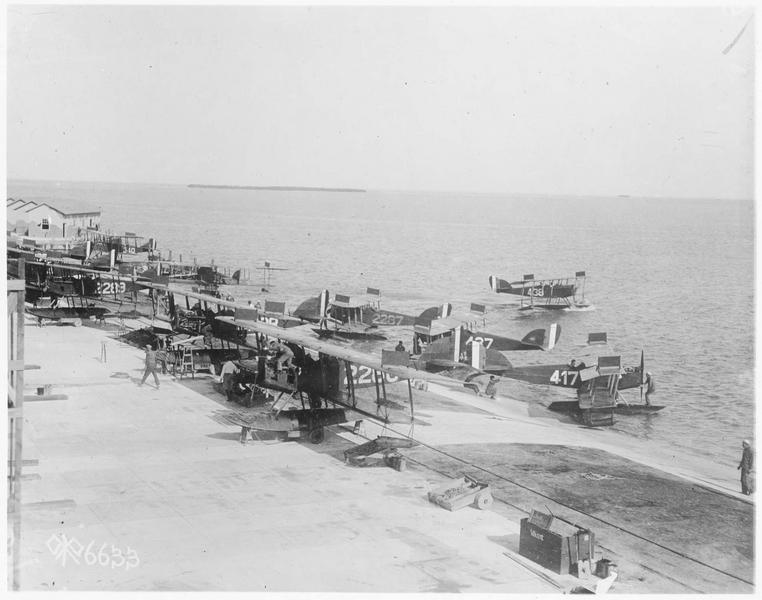 Base pour hydravions : zone de décollage et d'amerrissage