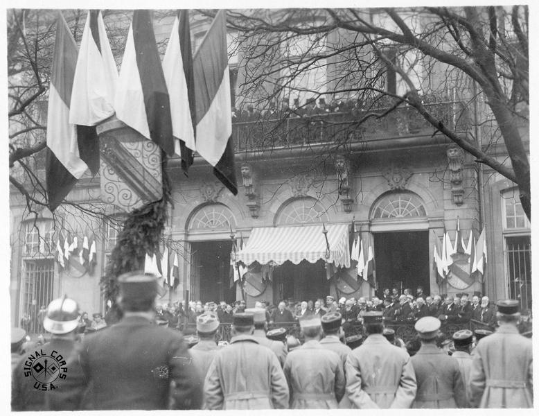 Le président Poincaré prononçant un discours à l'Hôtel de Ville