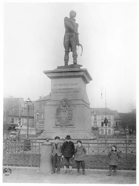 Statue du général Rapp, sur la place Rapp