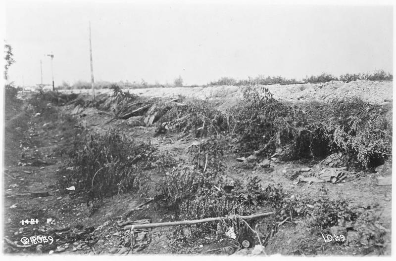 Abris autrichiens en forme de coqu'illages, le long de la voie ferrée de Nervesa