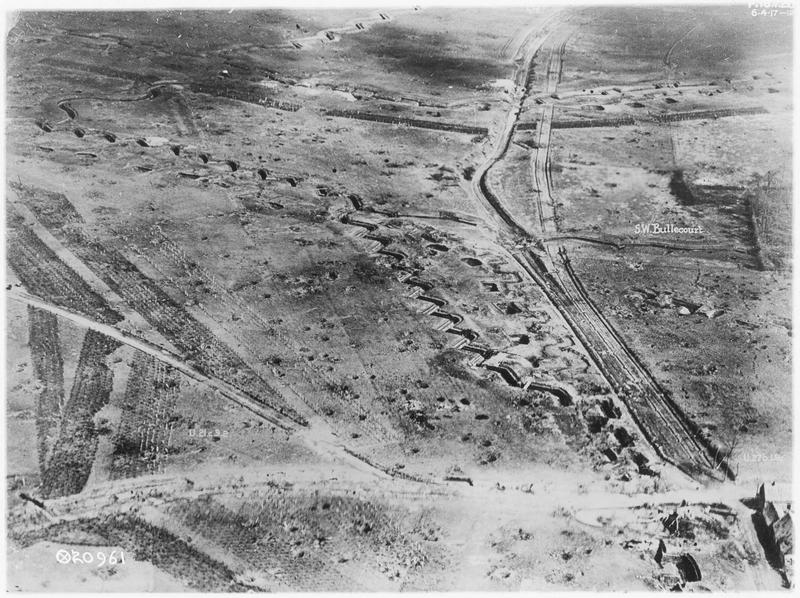 Photo aérienne. Ligne Hindenburg au sud-ouest de Bullecourt. Voir le document descriptif complet dans les archives de la MPP