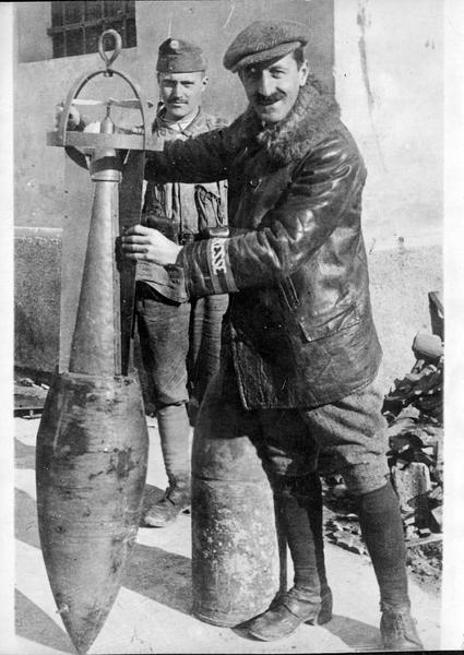 Bombe italienne aérienne munie d'un compartiment à gaz dans sa partie inférieure, janv 1918