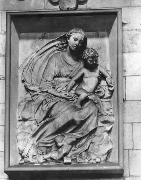 bas-relief : Vierge à l'Enfant - © Ministère de la Culture (France), Médiathèque du patrimoine et de la photographie (objets mobiliers), tous droits réservés