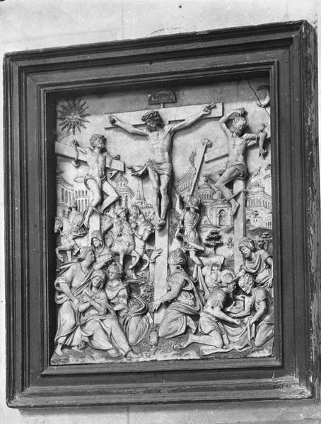 bas-relief : La Crucifixion