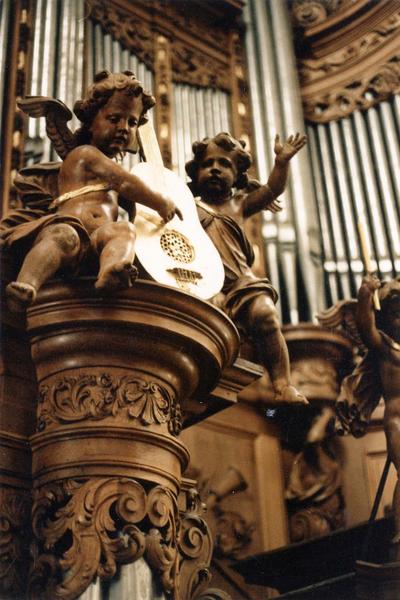 buffet d'orgue, détail d'anges musiciens