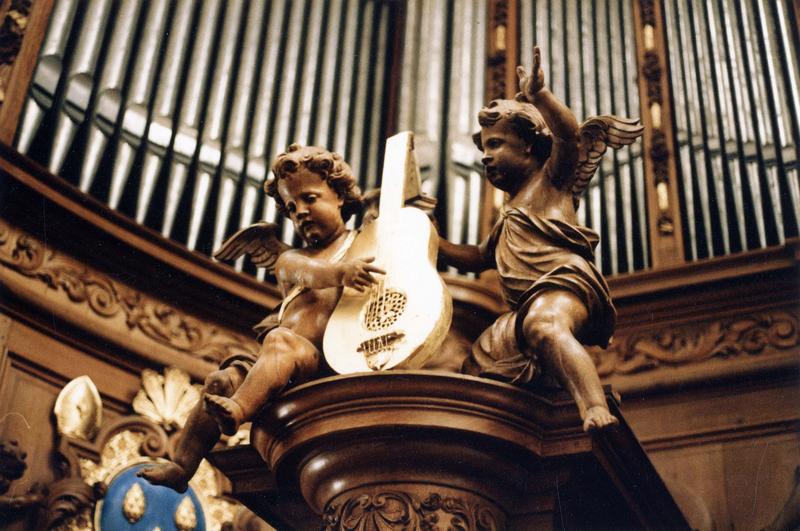 buffet d'orgue, détail d'anges musiciens