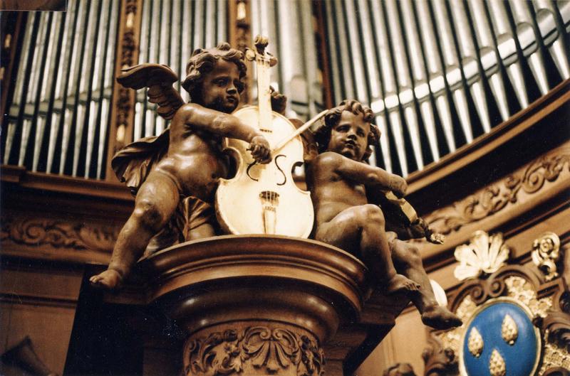 buffet d'orgue, détail d'anges musiciens