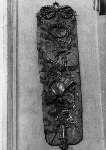 panneau sculpté : trophée - © Ministère de la Culture (France), Médiathèque du patrimoine et de la photographie (objets mobiliers), tous droits réservés