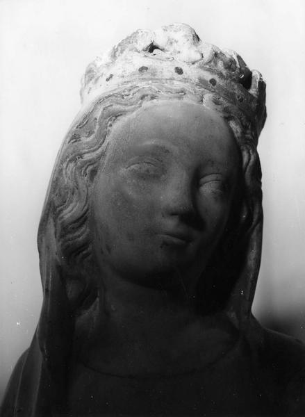 statue (statuette) : Vierge à l'Enfant, détail du visage de la Vierge - © Ministère de la Culture (France), Médiathèque du patrimoine et de la photographie (objets mobiliers), tous droits réservés