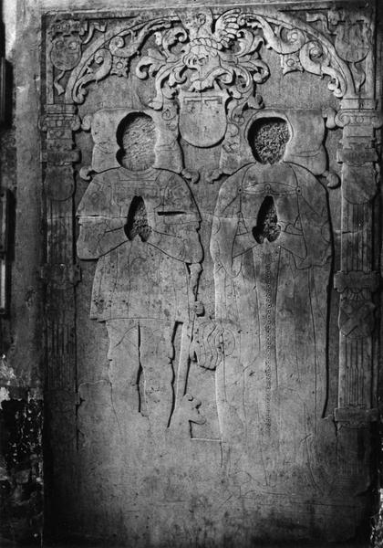dalle funéraire armoriée avec effigies d'un seigneur d'Olhain et de son épouse - © Ministère de la Culture (France), Médiathèque du patrimoine et de la photographie (objets mobiliers), tous droits réservés