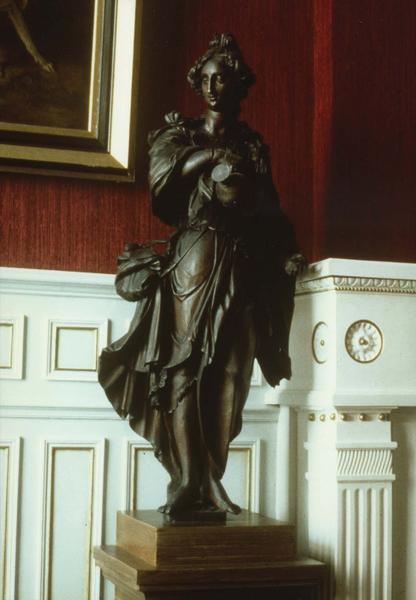 statue de la salle des mariages : vertu cardinale : La Tempérance - © Ministère de la Culture (France), Médiathèque du patrimoine et de la photographie (objets mobiliers), tous droits réservés