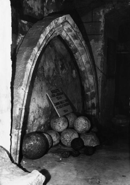 boulets et arc - © Ministère de la Culture (France), Médiathèque du patrimoine et de la photographie (objets mobiliers), tous droits réservés