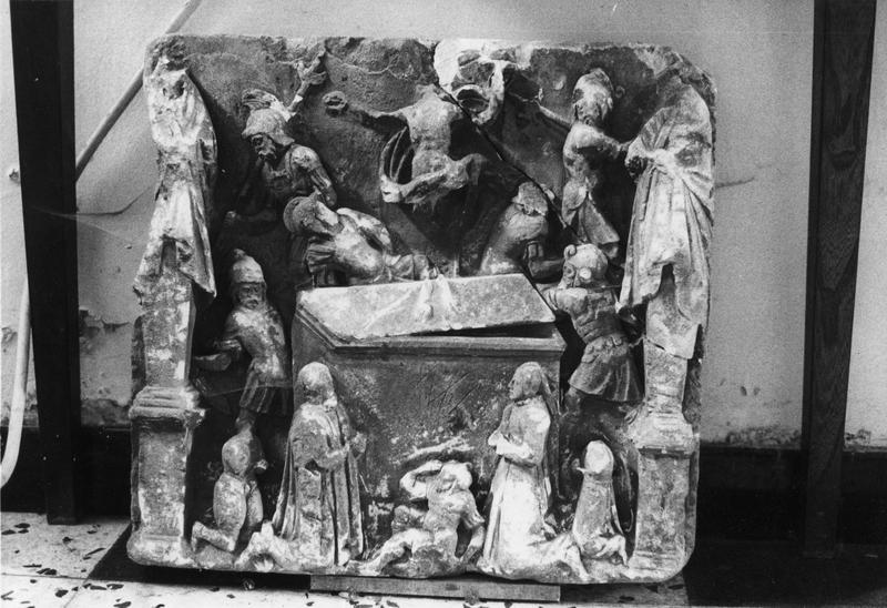 haut-relief : résurrection du Christ avec les donateurs Oudart de Renty, seigneur de Bruay et Marie de Recourt de Licques, son épouse (la)