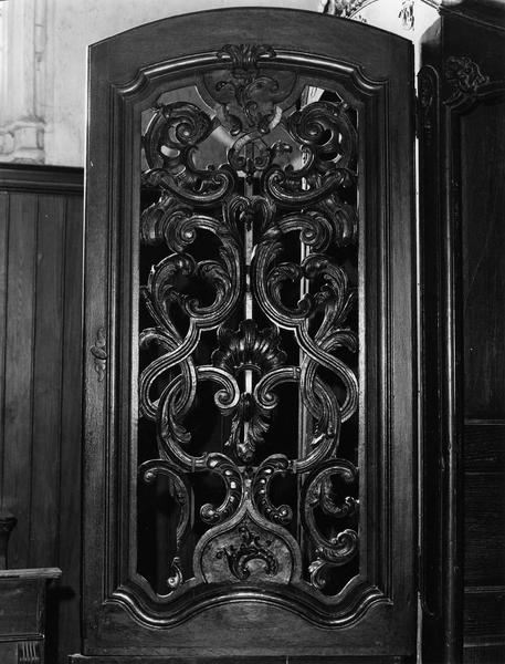 confessionnal, détail de la porte - © Ministère de la Culture (France), Médiathèque du patrimoine et de la photographie (objets mobiliers), tous droits réservés
