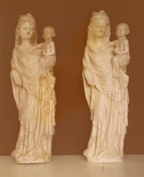 statue (statuette) : Vierge à l'Enfant dite de la comtesse Mahaut, déposée au musée d'Arras en 1979 (original et copie, réplique par moulage exécutée par les ateliers Maimponte) - © Ministère de la Culture (France), Médiathèque du patrimoine et de la photographie (objets mobiliers), tous droits réservés