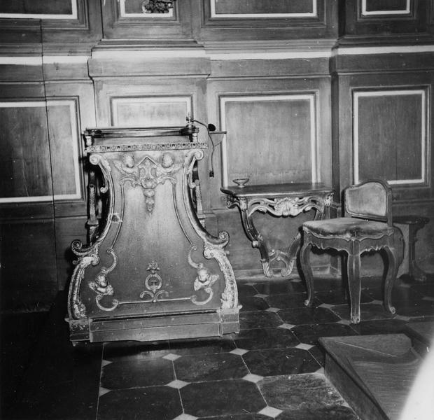 console, siège de célébrant - © Ministère de la Culture (France), Médiathèque du patrimoine et de la photographie (objets mobiliers), tous droits réservés