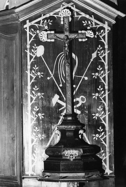 croix (crucifix) et son socle - © Ministère de la Culture (France), Médiathèque du patrimoine et de la photographie (objets mobiliers), tous droits réservés