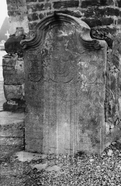 dalle funéraire de Charles Maudhuy - © Ministère de la Culture (France), Médiathèque du patrimoine et de la photographie (objets mobiliers), tous droits réservés