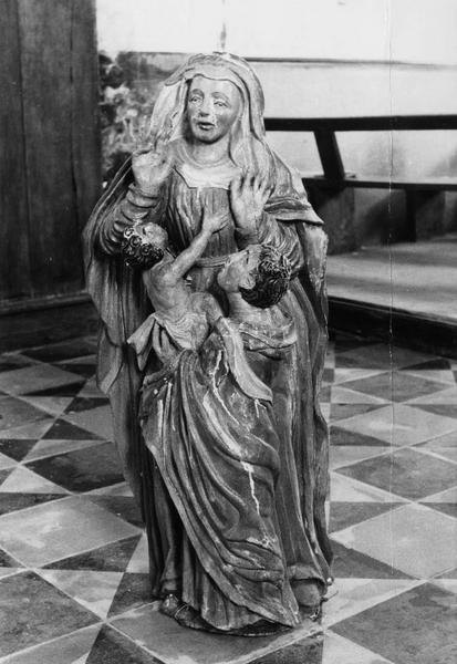 statue : présentation d'un enfant malade à la Vierge - © Ministère de la Culture (France), Médiathèque du patrimoine et de la photographie (objets mobiliers), tous droits réservés