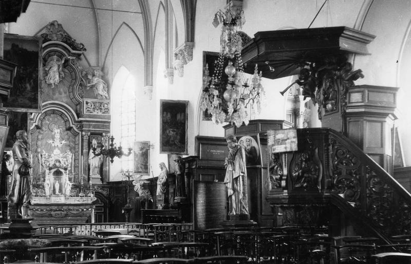 vue d'ensemble du choeur, retable, statues et chaire à prêcher