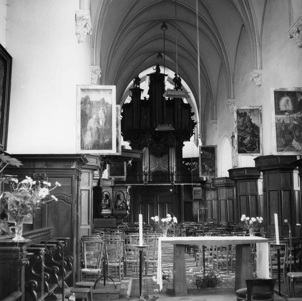 vue d'ensemble de la nef, tribune d'orgue, tableaux