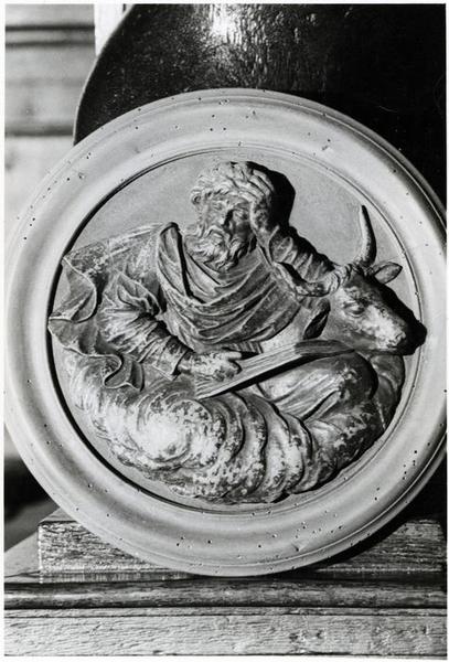 bas-relief : saint Luc, vue générale