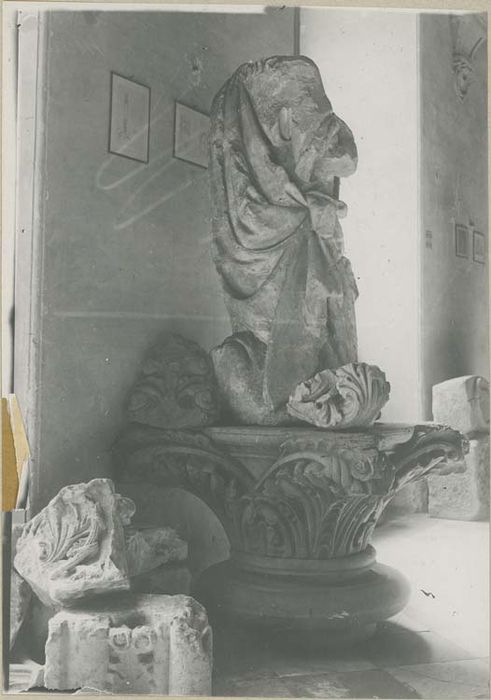 fragments lapidaires : Chapiteaux, statue - © Ministère de la Culture (France), Médiathèque du patrimoine et de la photographie, diffusion GrandPalaisRmn Photo