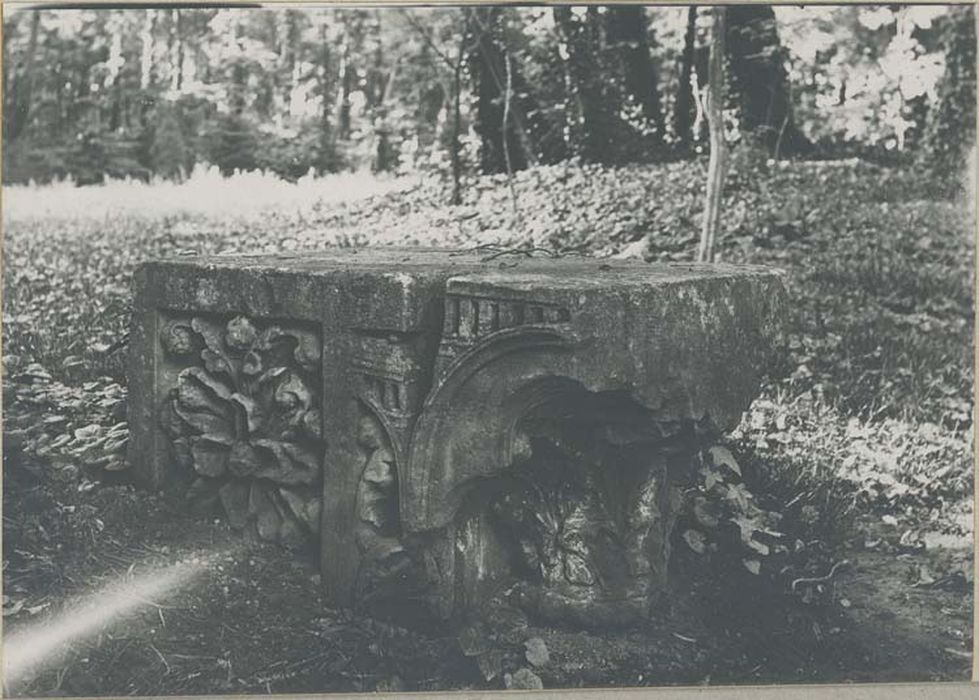 fragment lapidaire : Chapiteau