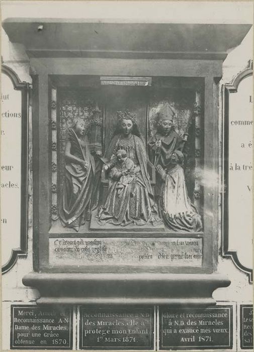 monument funéraire d'un chanoine (haut-relief) : Vierge à l'Enfant, sainte Barbe, et donateur accompagné d'un saint évêque - © Ministère de la Culture (France), Médiathèque du patrimoine et de la photographie, diffusion GrandPalaisRmn Photo