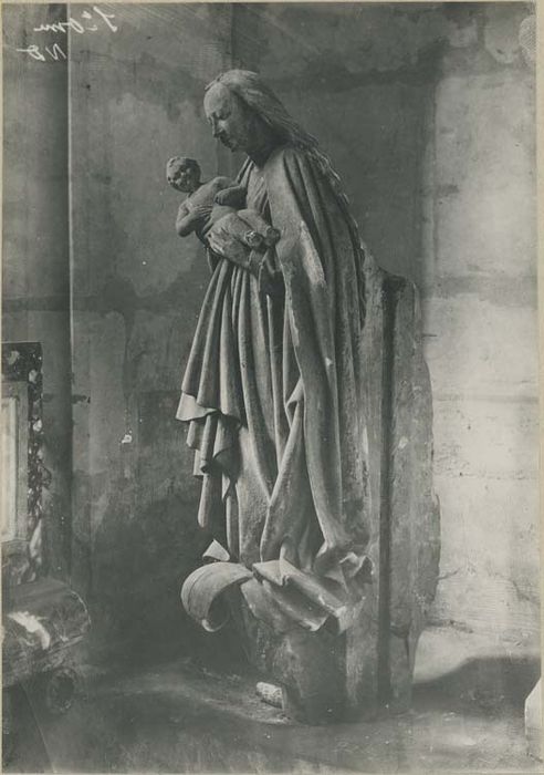 statuette : Vierge à l'Enfant dite la Madone sur le lys - © Ministère de la Culture (France), Médiathèque du patrimoine et de la photographie, diffusion GrandPalaisRmn Photo