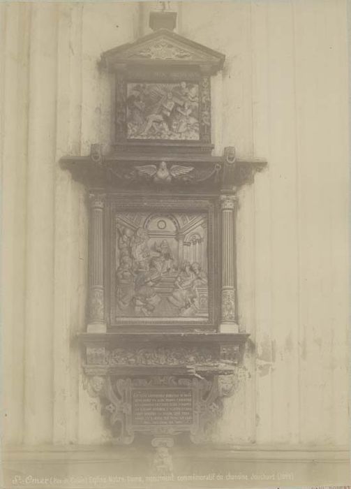 monument funéraire de Jean Louchart : le Christ parmi les docteurs et le Christ entouré d'anges - © Ministère de la Culture (France), Médiathèque du patrimoine et de la photographie, diffusion GrandPalaisRmn Photo