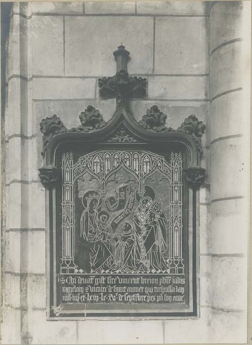 monument funéraire de Vincent Brejon : Vierge à l'Enfant assise le donateur et saint Nicaise