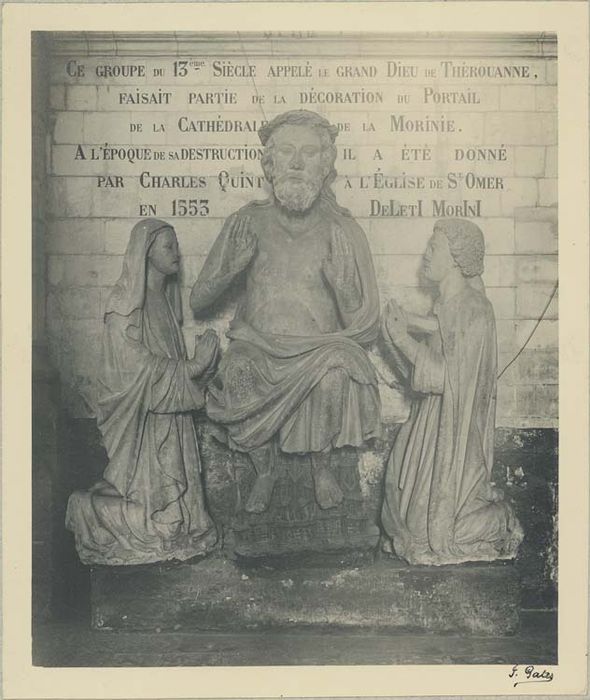 groupe sculpté du Christ, dit le grand Dieu de Thérouanne : Christ entre la Vierge et saint Jean (le) - © Ministère de la Culture (France), Médiathèque du patrimoine et de la photographie, diffusion GrandPalaisRmn Photo