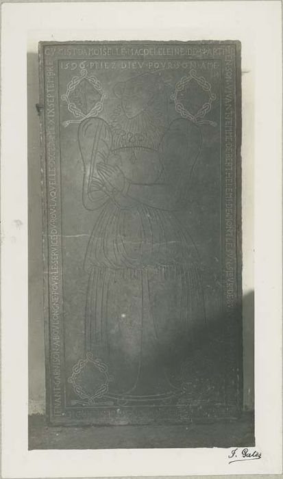 dalle funéraire de Magdeleine de Martine, dame de Montlezun - © Ministère de la Culture (France), Médiathèque du patrimoine et de la photographie, diffusion GrandPalaisRmn Photo