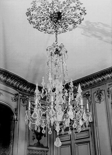 Lustre en cristal de roche (salon Marie-Antoinette)