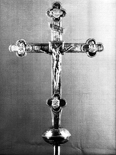 Croix processionnelle n° 3, en argent et vermeil (avers) : Noeud uni